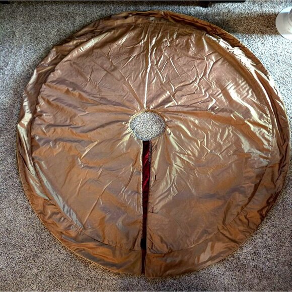 Red Quilted Velvet Christmas Tree Skirt Gold Trim Button Closure - Picture 8 of 10